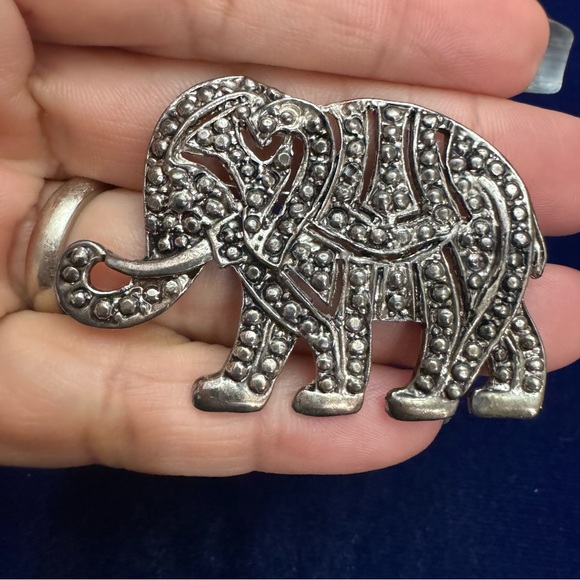 Vintage Silver Tone Elephant Brooch - Picture 2 of 8